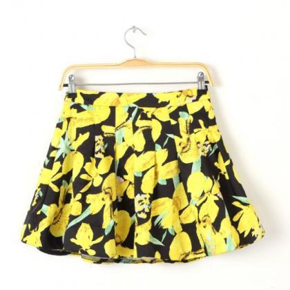 Pleated Short Floral Printed Skirt - Red / Yellow